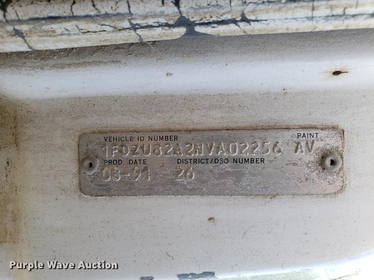 image for item DD3970 1992 Ford LT8000 fly ash truck