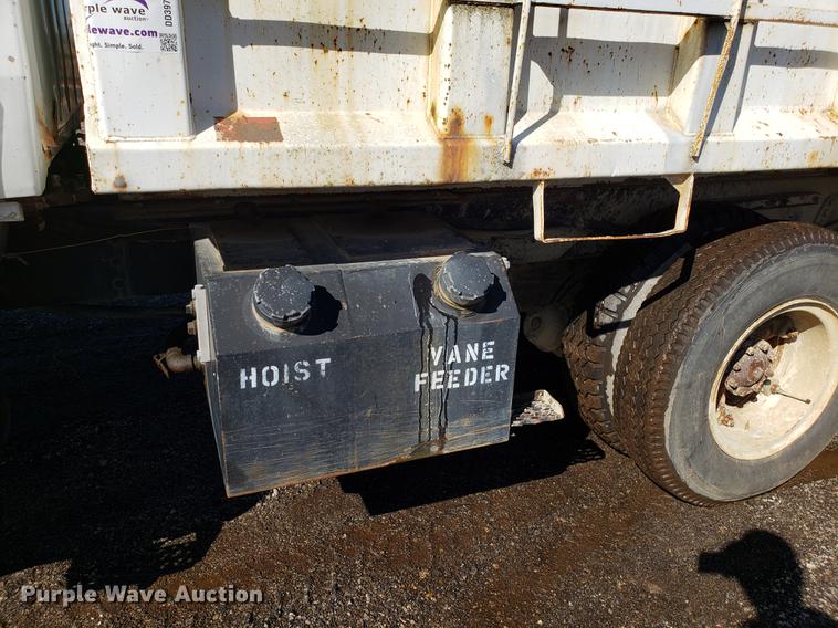 image for item DD3970 1992 Ford LT8000 fly ash truck