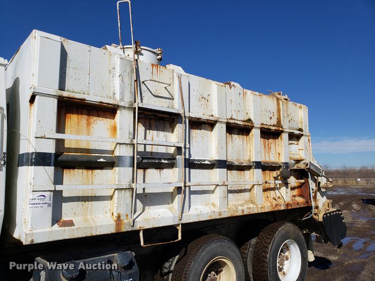 image for item DD3970 1992 Ford LT8000 fly ash truck