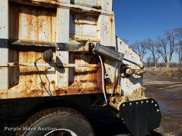 image for item DD3970 1992 Ford LT8000 fly ash truck