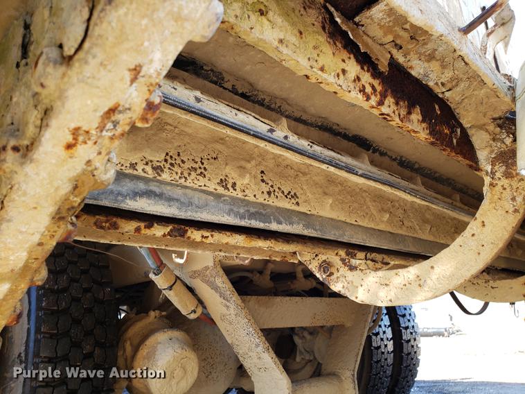 image for item DD3970 1992 Ford LT8000 fly ash truck