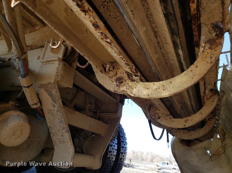 image for item DD3970 1992 Ford LT8000 fly ash truck