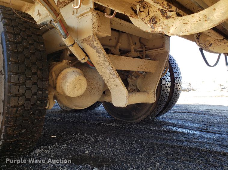 image for item DD3970 1992 Ford LT8000 fly ash truck