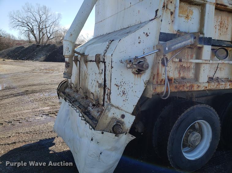 image for item DD3970 1992 Ford LT8000 fly ash truck