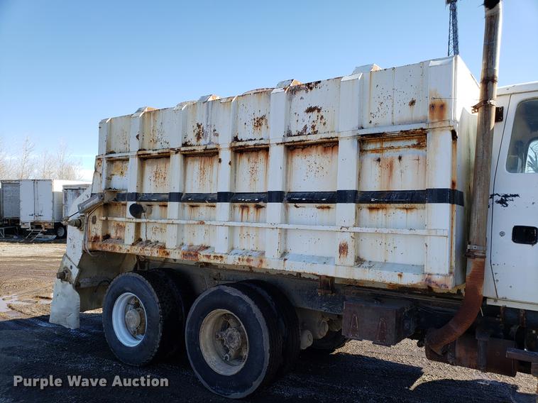 image for item DD3970 1992 Ford LT8000 fly ash truck