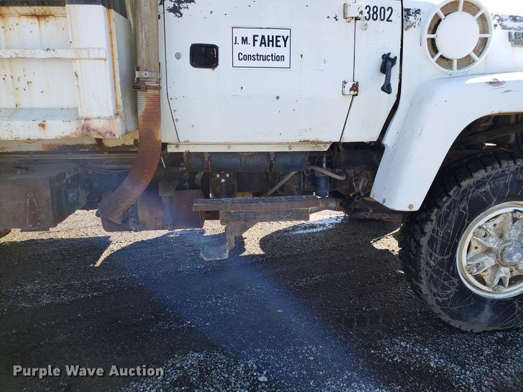 image for item DD3970 1992 Ford LT8000 fly ash truck