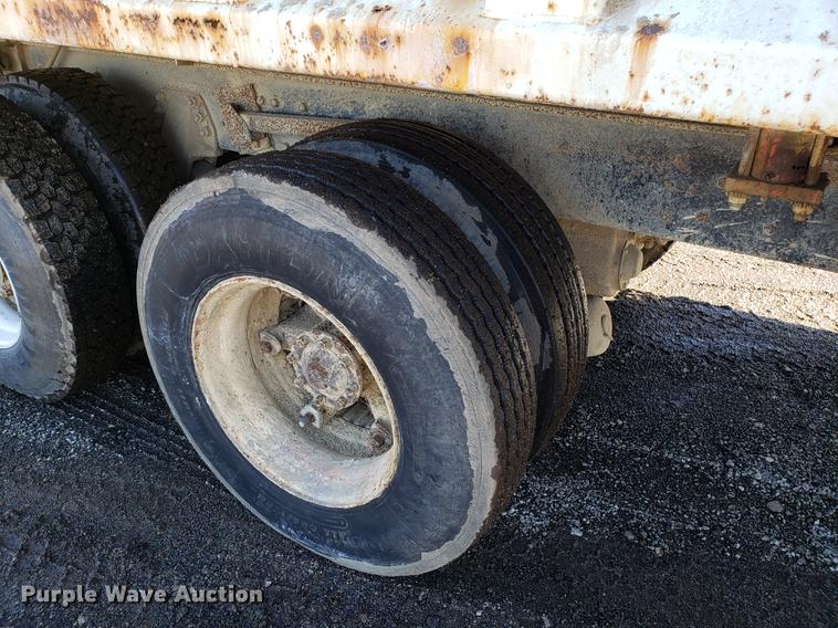 image for item DD3970 1992 Ford LT8000 fly ash truck