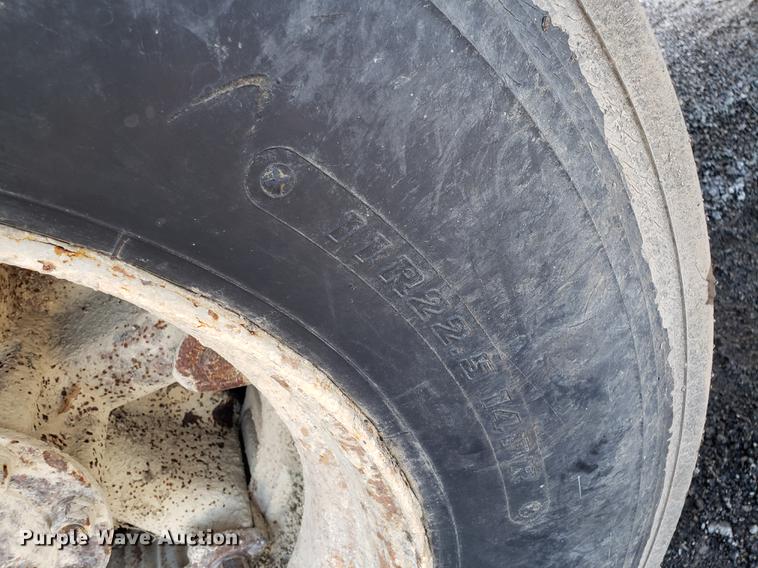 image for item DD3970 1992 Ford LT8000 fly ash truck