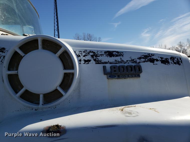 image for item DD3970 1992 Ford LT8000 fly ash truck