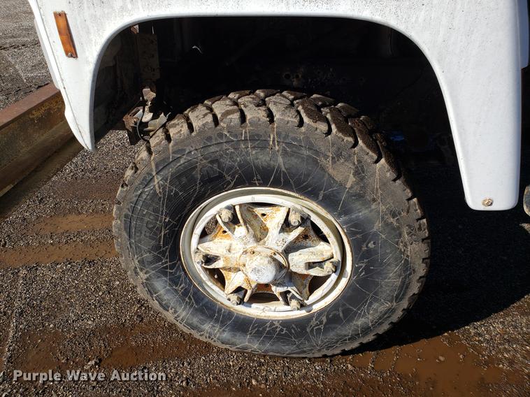 image for item DD3970 1992 Ford LT8000 fly ash truck