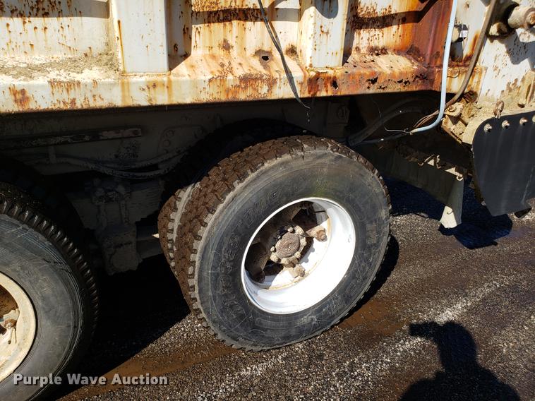 image for item DD3970 1992 Ford LT8000 fly ash truck