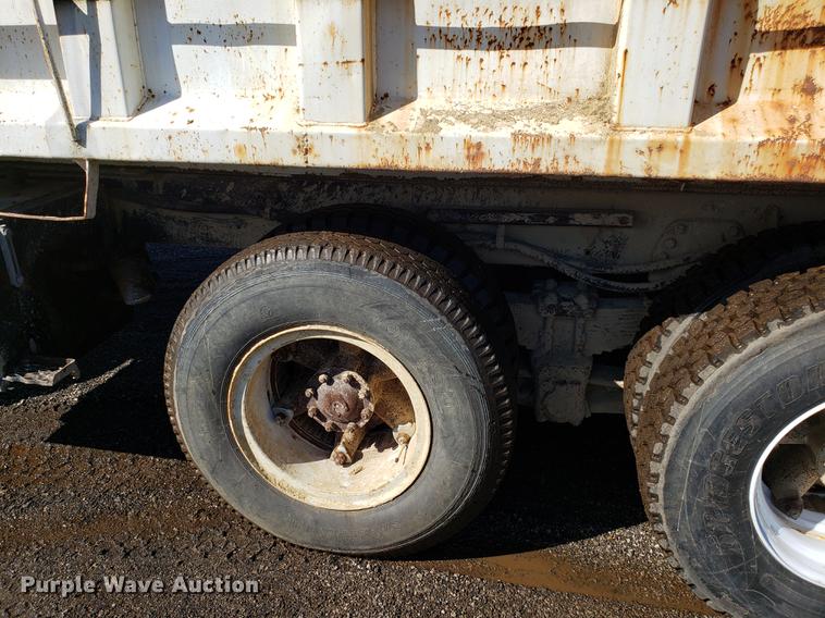 image for item DD3970 1992 Ford LT8000 fly ash truck