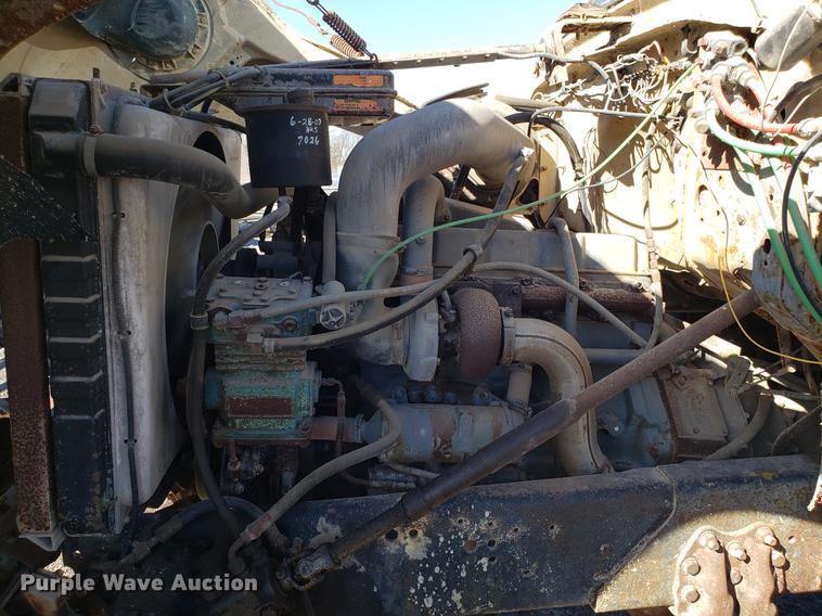 image for item DD3970 1992 Ford LT8000 fly ash truck