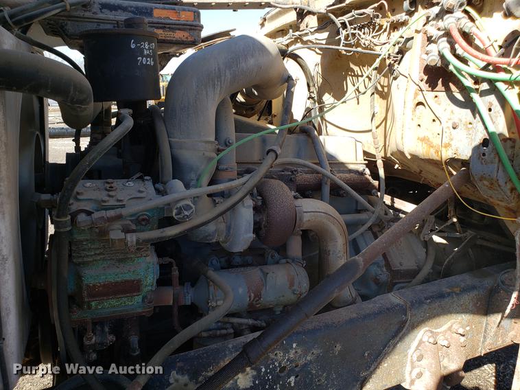 image for item DD3970 1992 Ford LT8000 fly ash truck