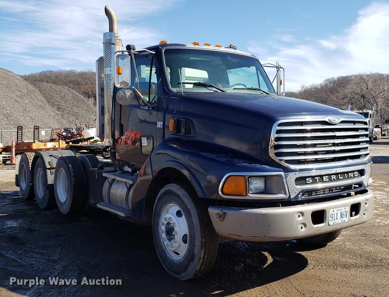 image for item DD3972 2000 Sterling LT9500 semi truck