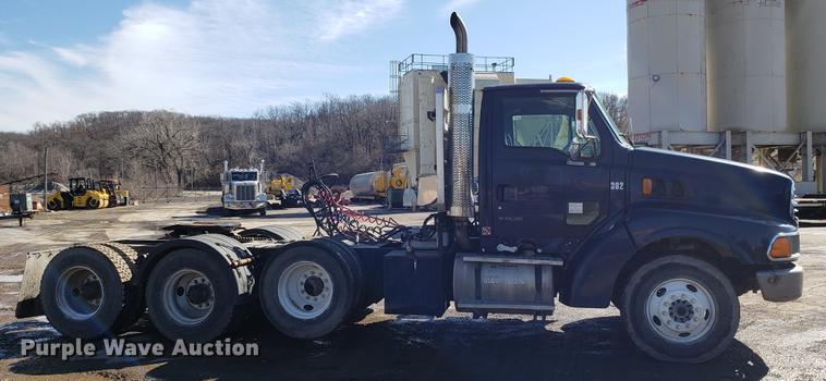image for item DD3972 2000 Sterling LT9500 semi truck
