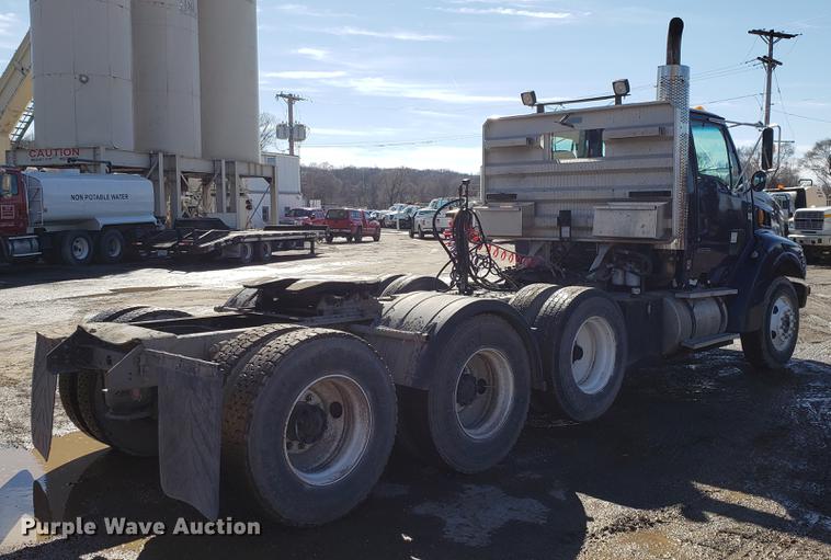 image for item DD3972 2000 Sterling LT9500 semi truck