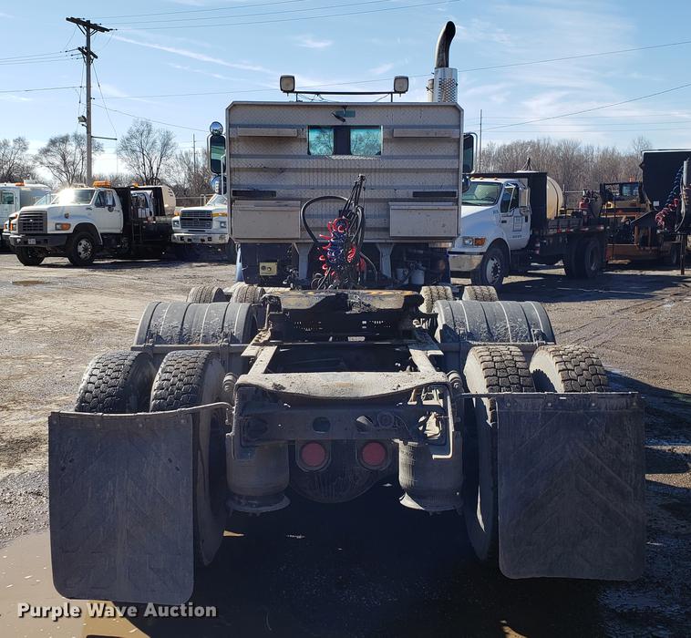 image for item DD3972 2000 Sterling LT9500 semi truck