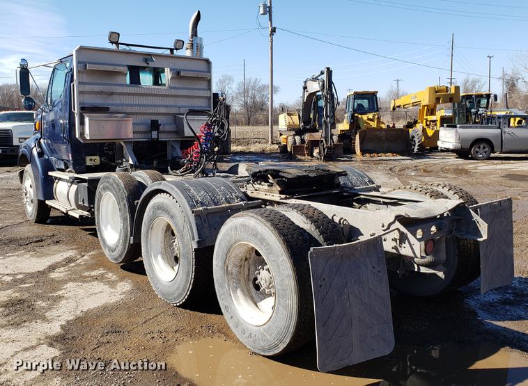 image for item DD3972 2000 Sterling LT9500 semi truck