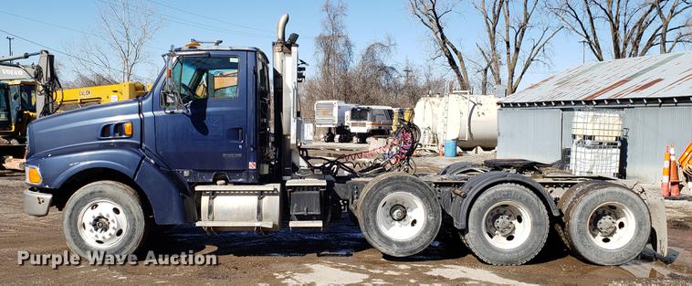 image for item DD3972 2000 Sterling LT9500 semi truck