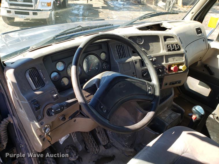 image for item DD3972 2000 Sterling LT9500 semi truck