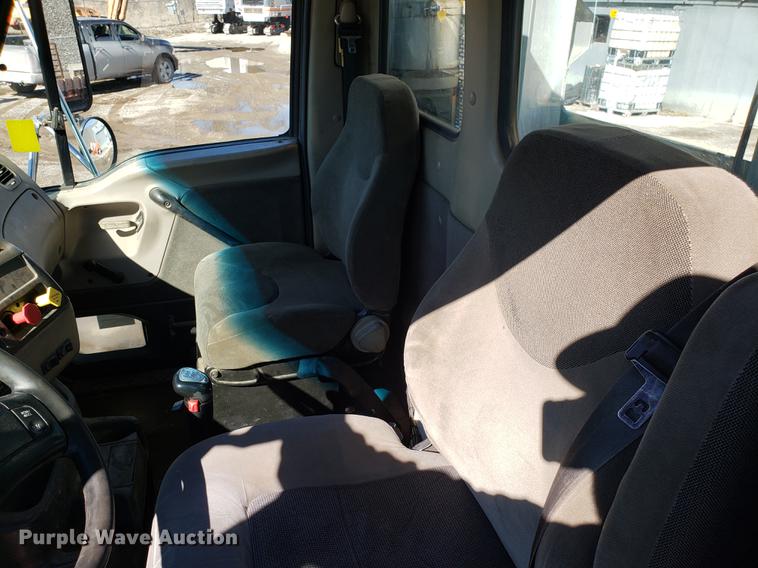 image for item DD3972 2000 Sterling LT9500 semi truck