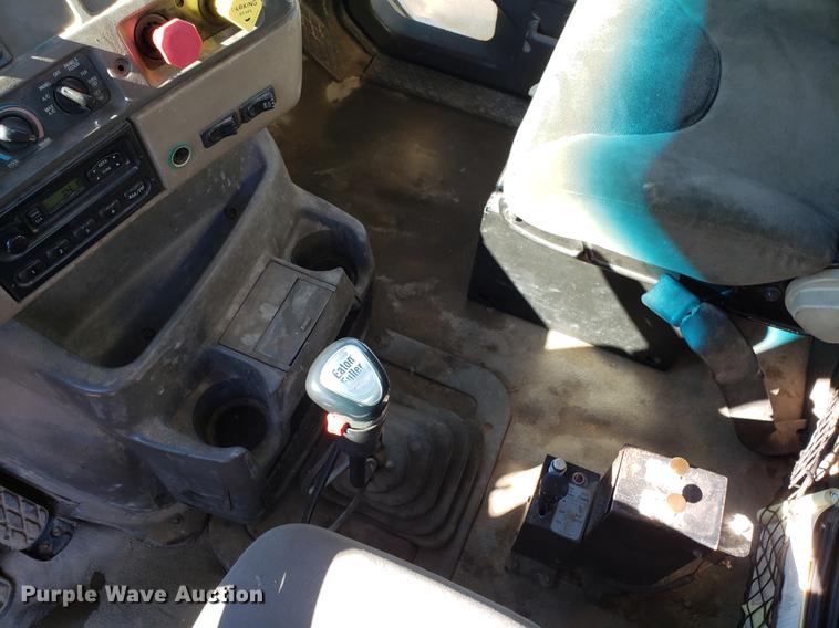 image for item DD3972 2000 Sterling LT9500 semi truck