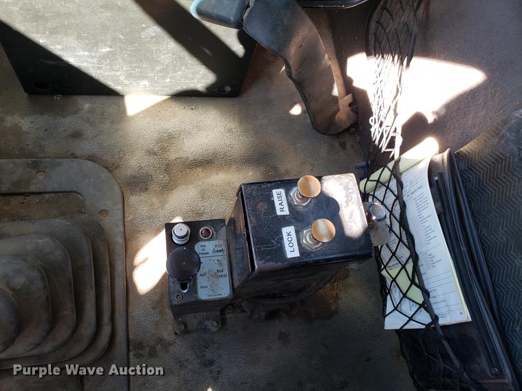 image for item DD3972 2000 Sterling LT9500 semi truck