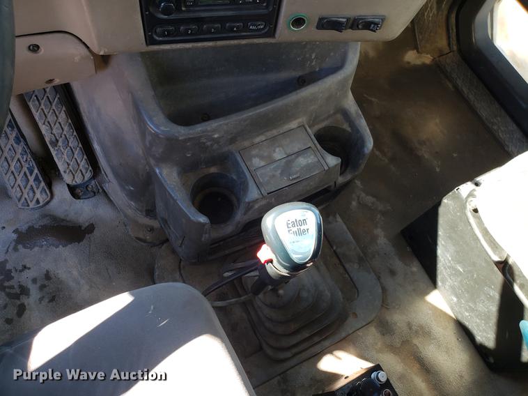 image for item DD3972 2000 Sterling LT9500 semi truck