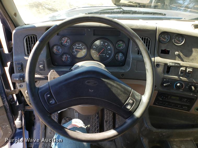 image for item DD3972 2000 Sterling LT9500 semi truck