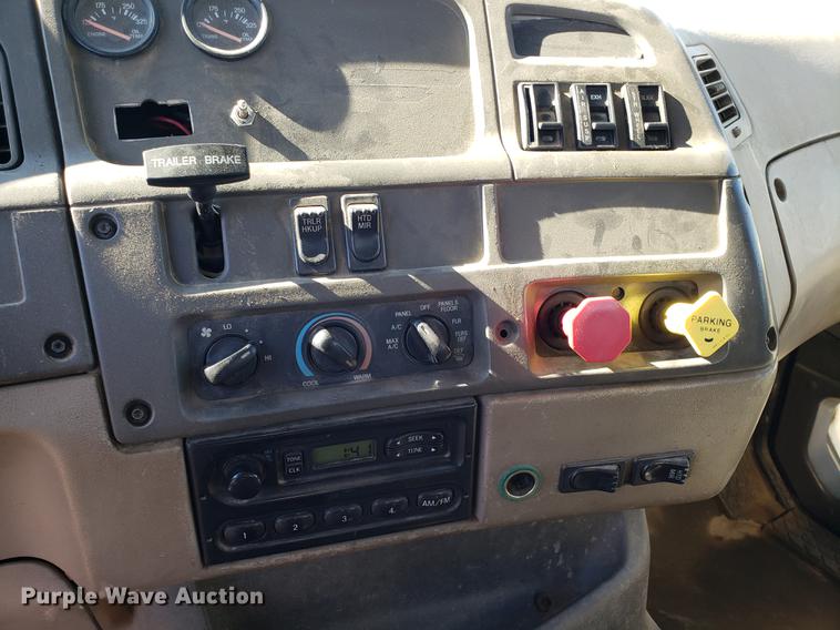 image for item DD3972 2000 Sterling LT9500 semi truck