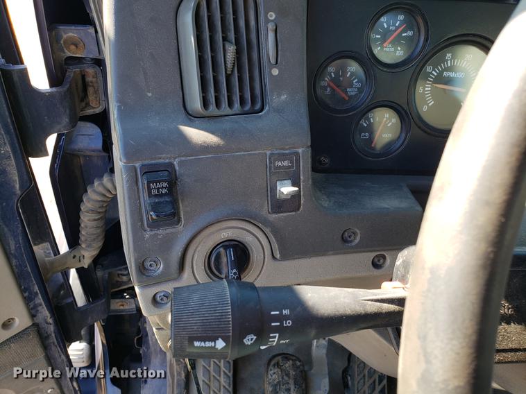 image for item DD3972 2000 Sterling LT9500 semi truck