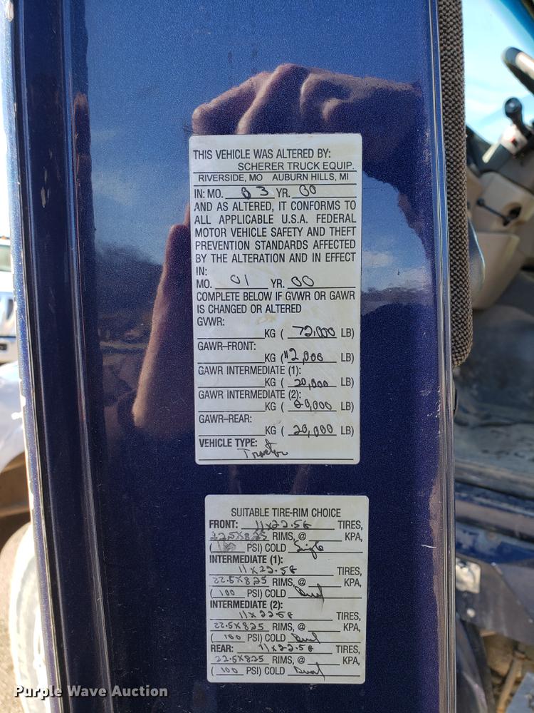 image for item DD3972 2000 Sterling LT9500 semi truck