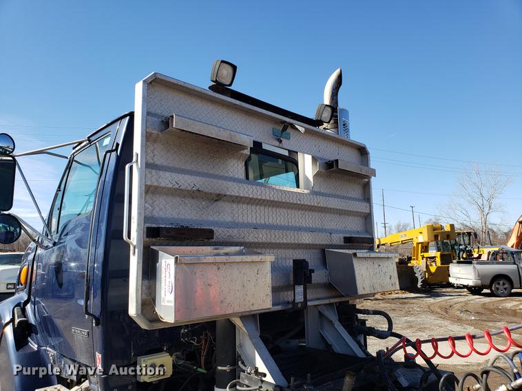 image for item DD3972 2000 Sterling LT9500 semi truck