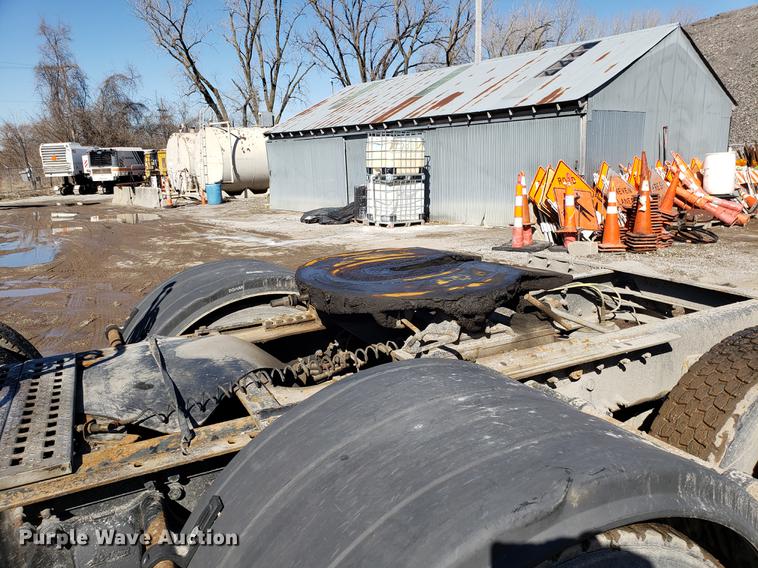 image for item DD3972 2000 Sterling LT9500 semi truck