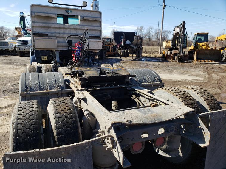 image for item DD3972 2000 Sterling LT9500 semi truck