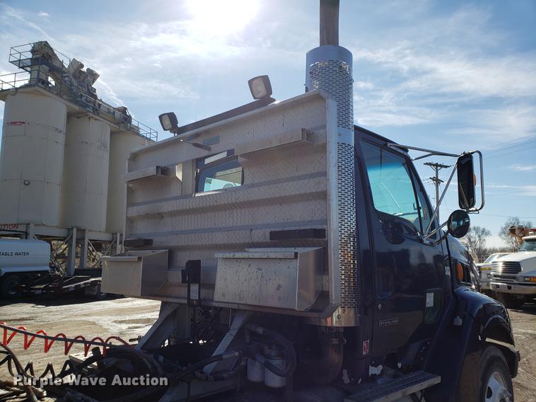 image for item DD3972 2000 Sterling LT9500 semi truck