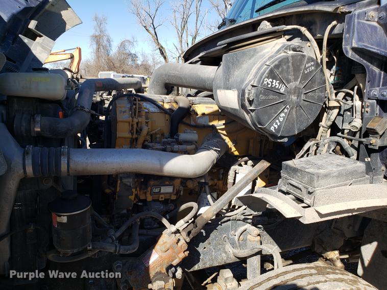 image for item DD3972 2000 Sterling LT9500 semi truck