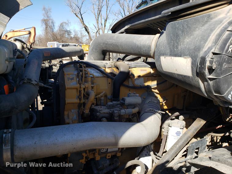 image for item DD3972 2000 Sterling LT9500 semi truck