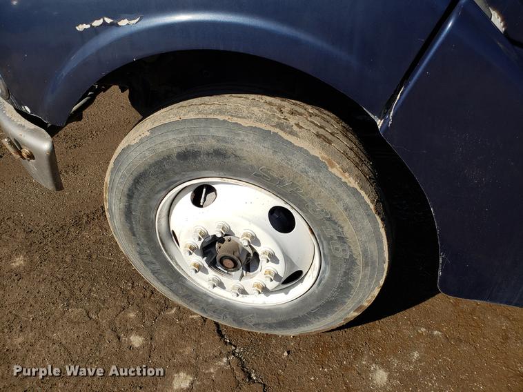 image for item DD3972 2000 Sterling LT9500 semi truck