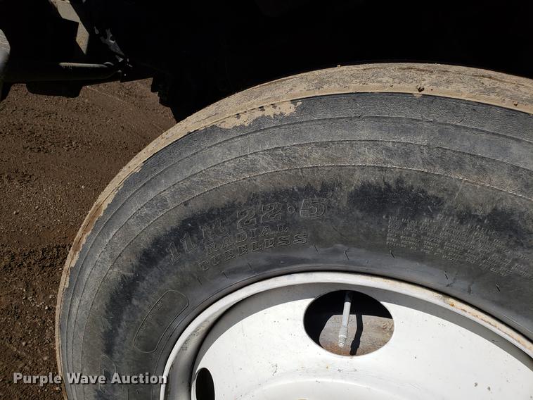 image for item DD3972 2000 Sterling LT9500 semi truck