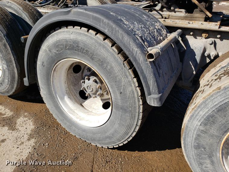 image for item DD3972 2000 Sterling LT9500 semi truck