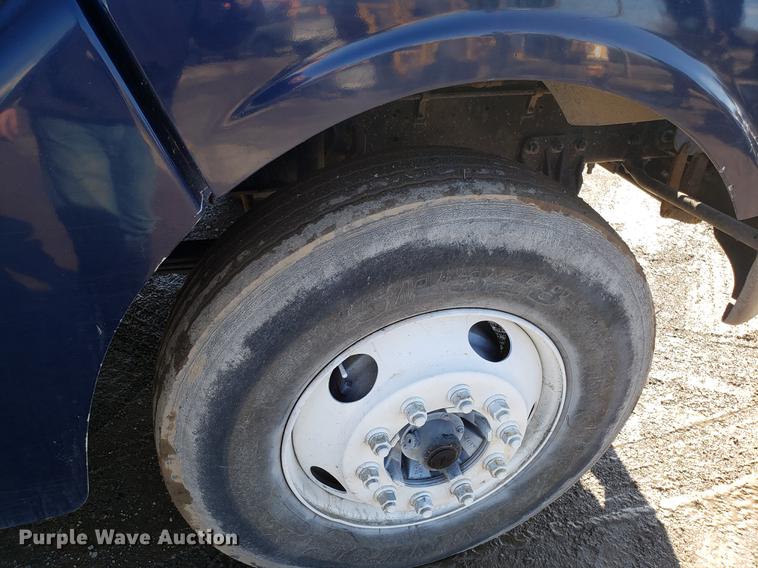 image for item DD3972 2000 Sterling LT9500 semi truck