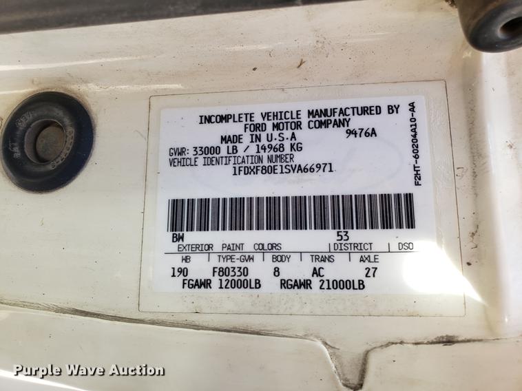 image for item DD3974 1995 Ford F800 flatbed truck