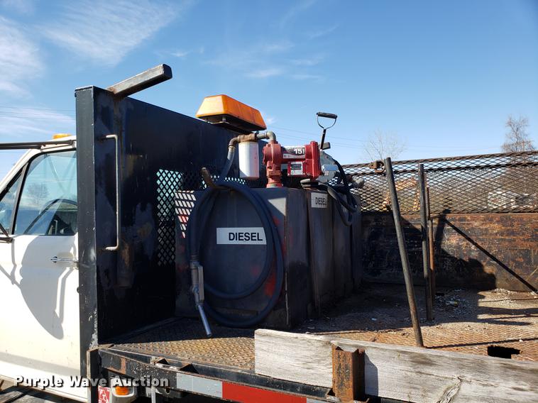 image for item DD3974 1995 Ford F800 flatbed truck