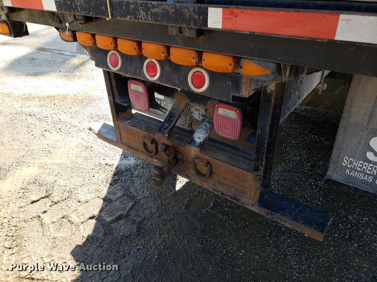 image for item DD3974 1995 Ford F800 flatbed truck