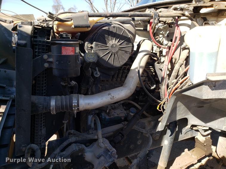 image for item DD3974 1995 Ford F800 flatbed truck