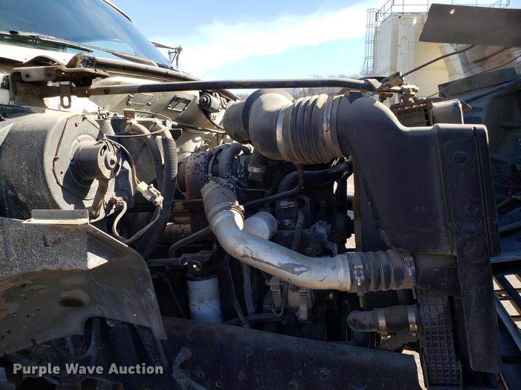 image for item DD3974 1995 Ford F800 flatbed truck