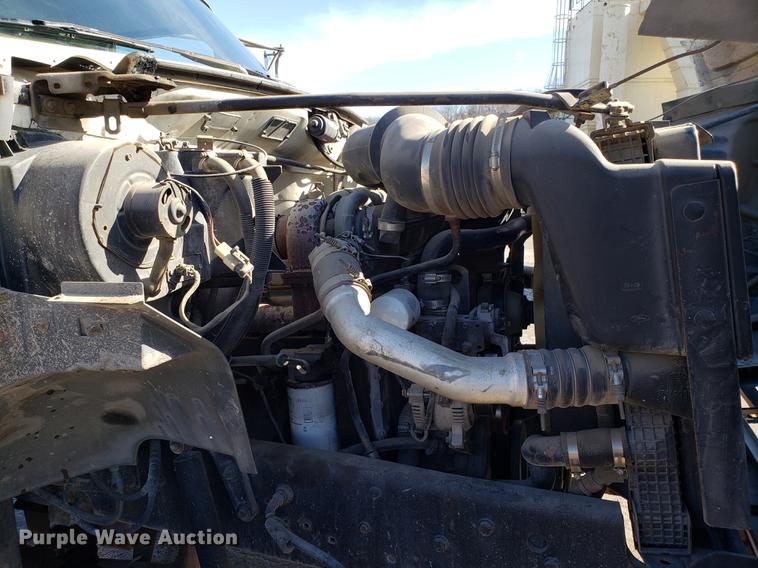 image for item DD3974 1995 Ford F800 flatbed truck