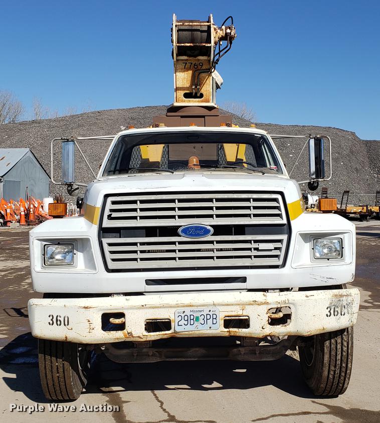 image for item DD3975 1987 Ford F800 crane truck